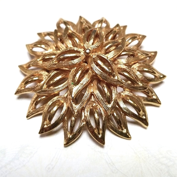 Vintage Signed Roget TM Large Gold Tone Metal Flower Brooch Pin - Picture 8 of 12